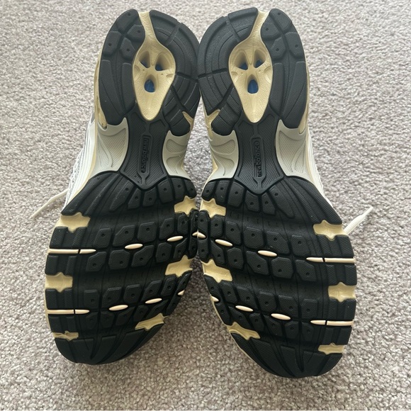 New balance 530 NEW in box - Picture 5 of 12